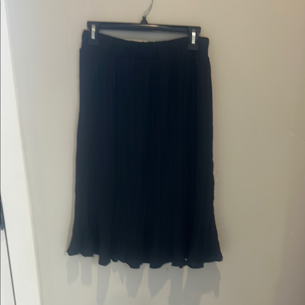 Vintage Black Pleated Skirt with mild ruffle
